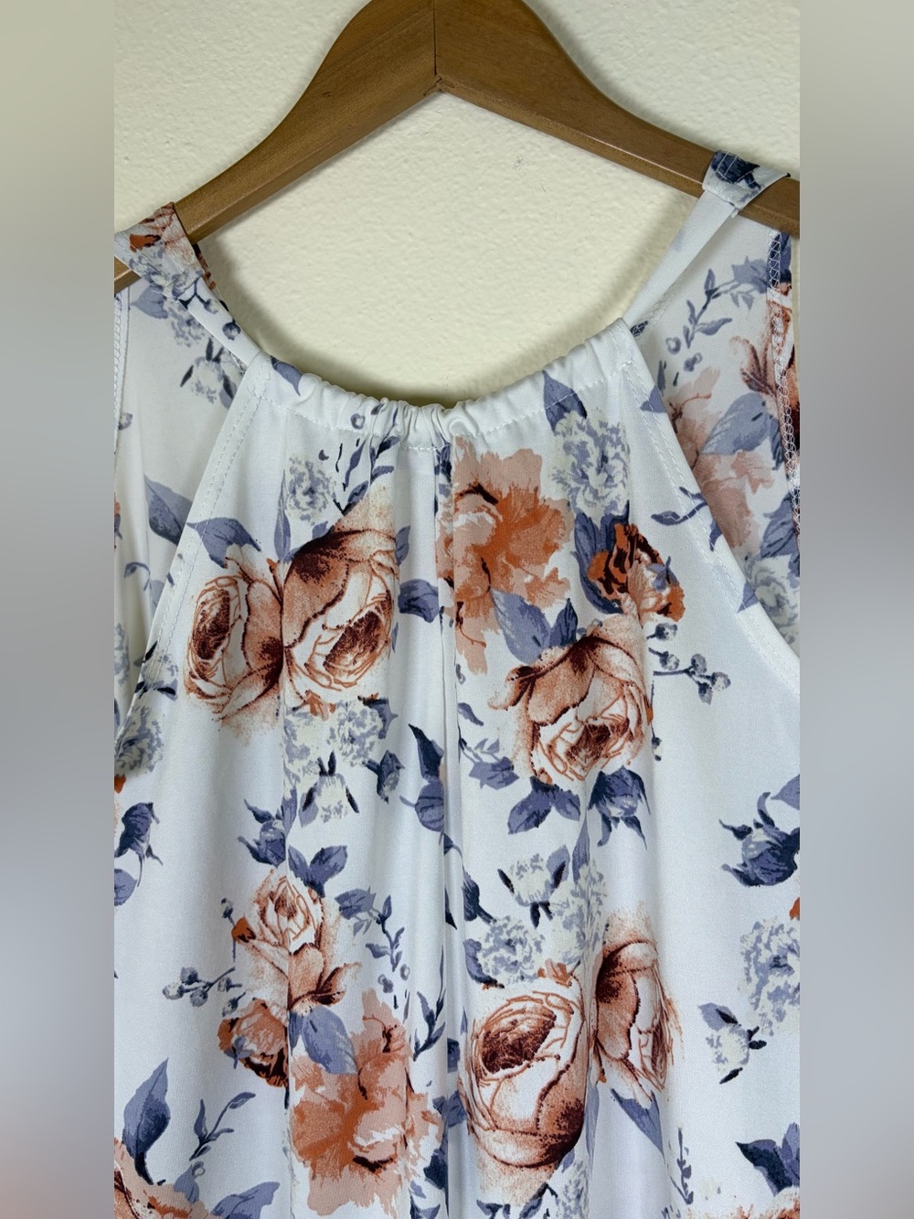 First Love Floral Tank Top Small White Hi Low Sleeveless V Neck Blouse - Picture 7 of 9
